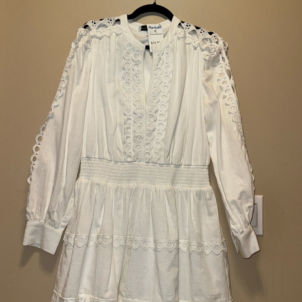 Beautiful white dress with lace trim Size large